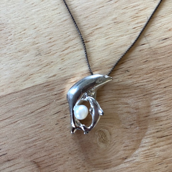 Silver dolphin necklace with pearl - Picture 1 of 2